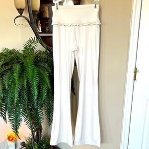 NWOT Ivory Leggings Flare Leg High Rise Ruffle Waist Neutral Activewear Workout